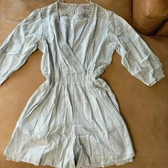 NWOT Women’s Florabella 3/4 Sleeve Romper Light Gray Size XS - Picture 2 of 8